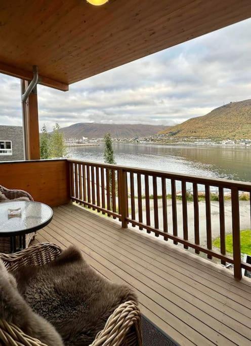Leilighet Ved Havet Med Utsikt Over Tromsoysundet. Exteriér fotografie